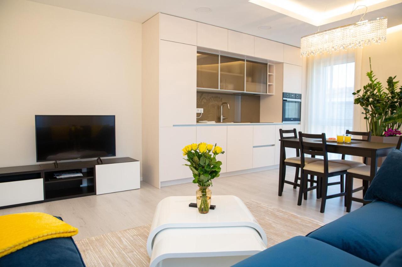 Luxurious Blue&Yellow Apartment In Kaunas Center Exterior foto
