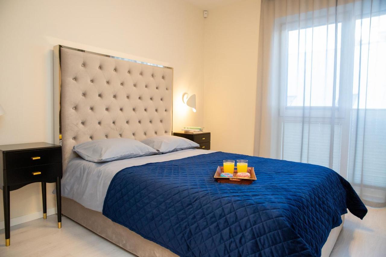 Luxurious Blue&Yellow Apartment In Kaunas Center Exterior foto