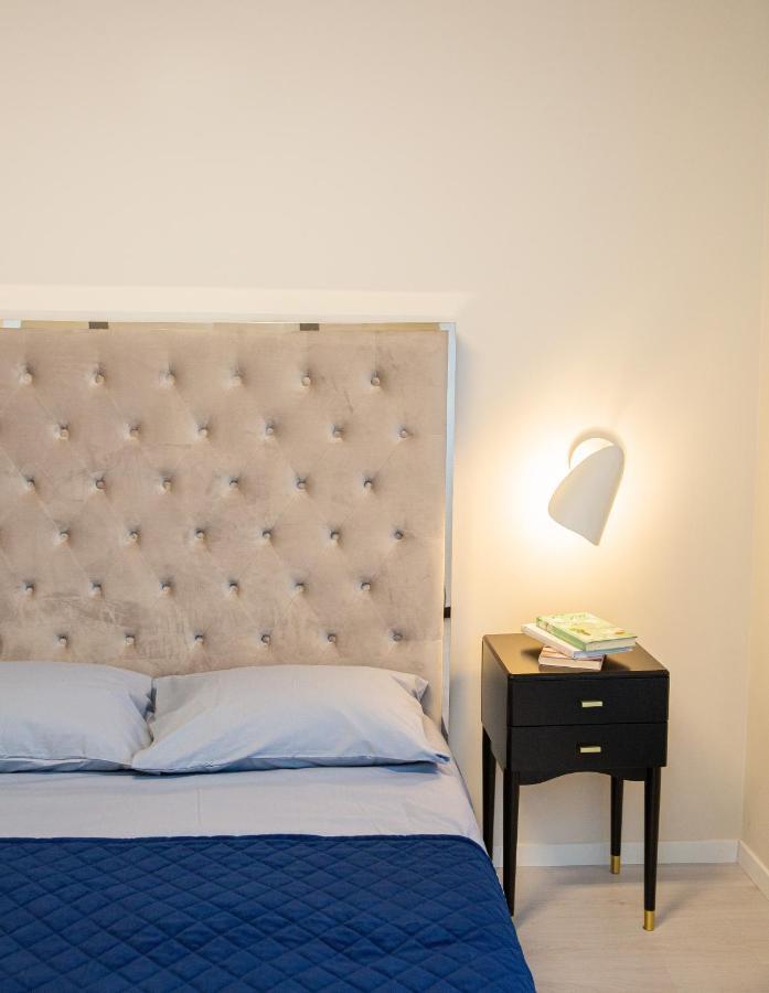 Luxurious Blue&Yellow Apartment In Kaunas Center Exterior foto