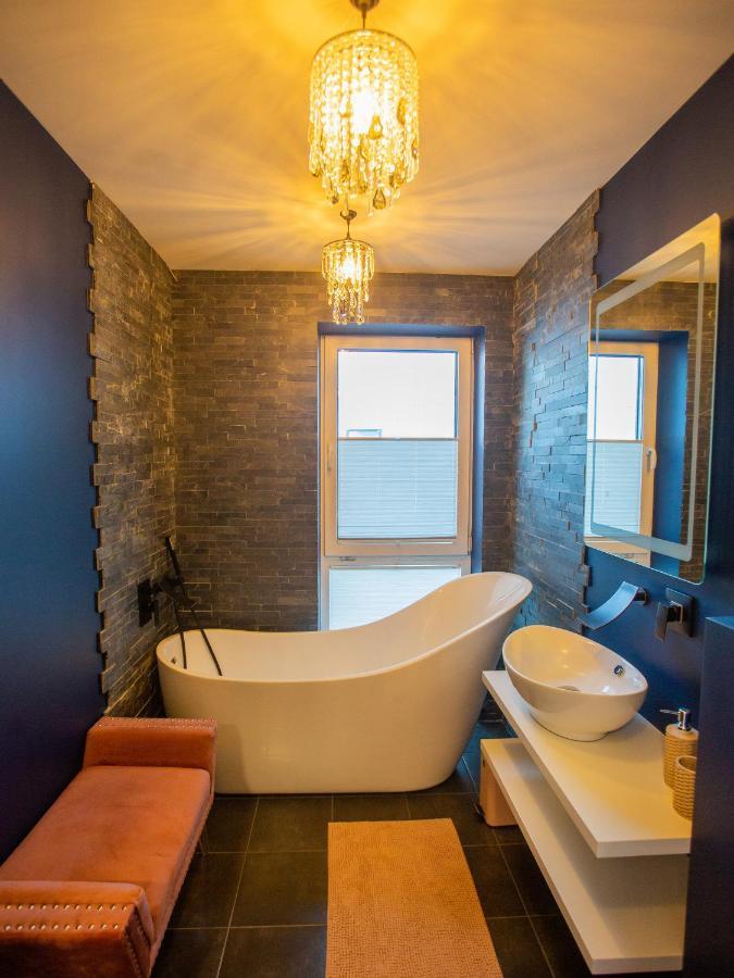 Luxurious Blue&Yellow Apartment In Kaunas Center Exterior foto